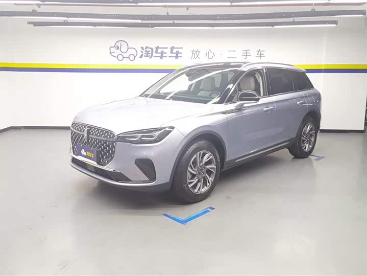 Фото 1 - Lincoln Corsair