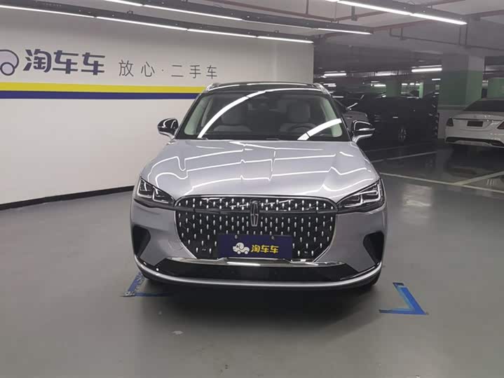 Фото 2 - Lincoln Corsair