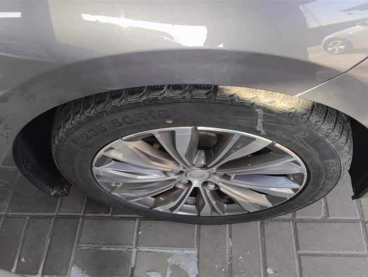 Фото 6 - Hongqi E-QM5