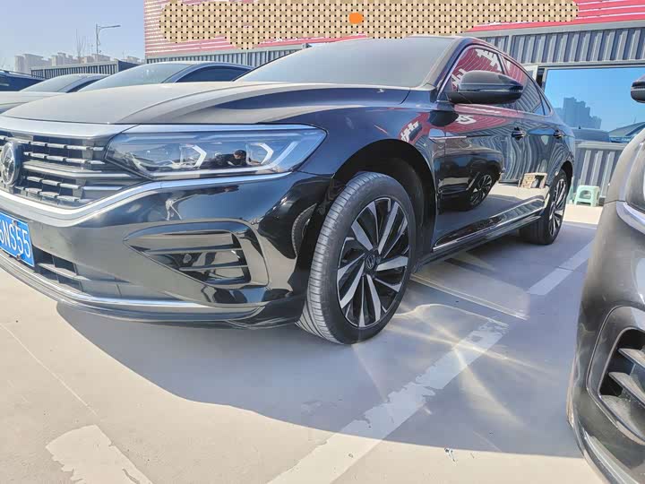 Фото 1 - Volkswagen Passat