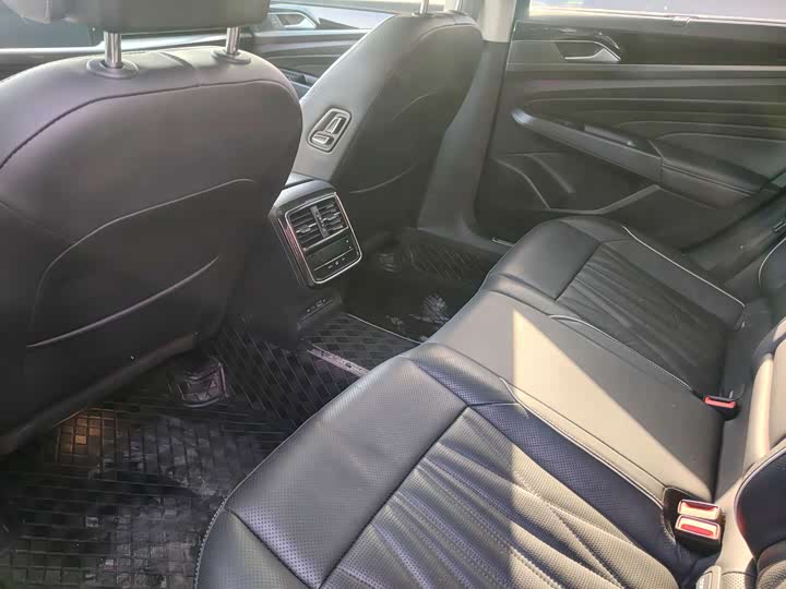 Фото 7 - Volkswagen Passat