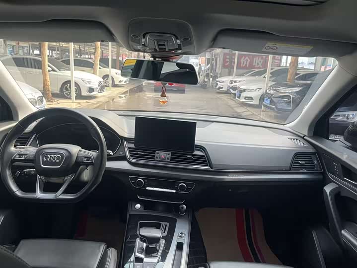Фото 8 - Audi Q5L