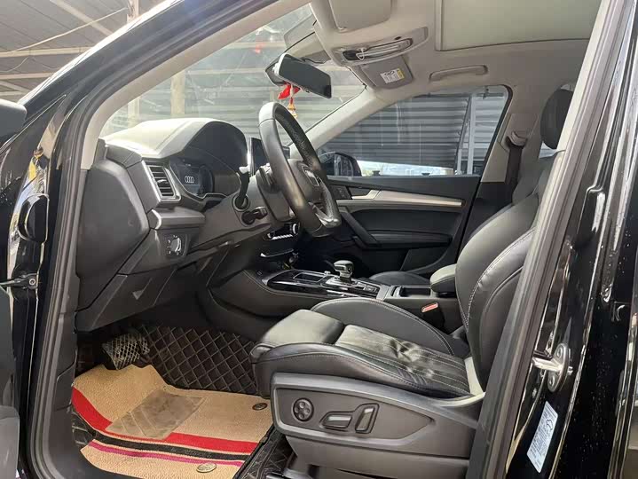 Фото 9 - Audi Q5L