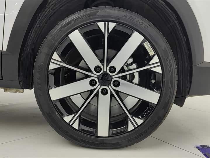 Фото 6 - Geely Icon