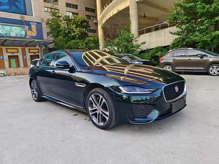 Фото 3 - Jaguar XE L