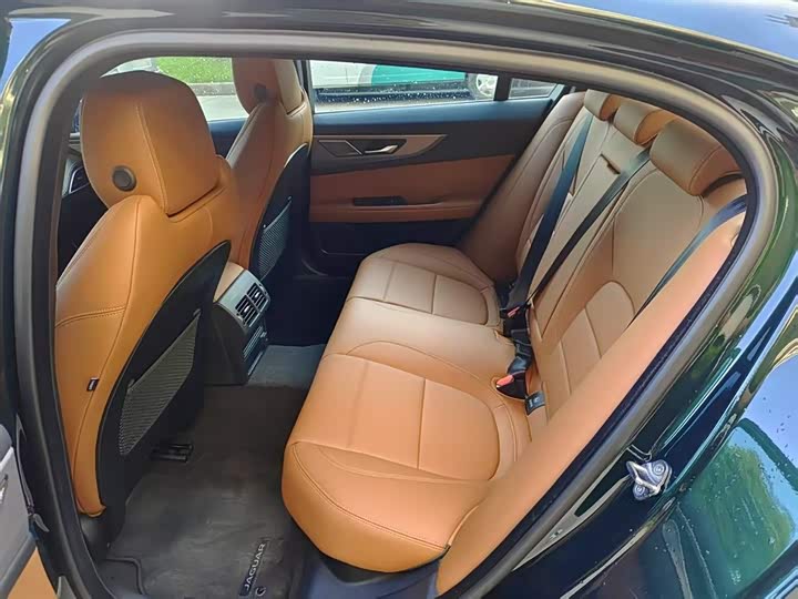 Фото 5 - Jaguar XE L