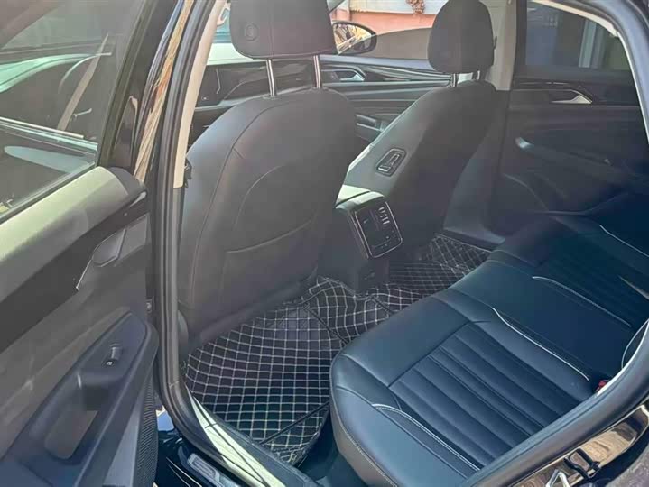 Фото 9 - Volkswagen Passat