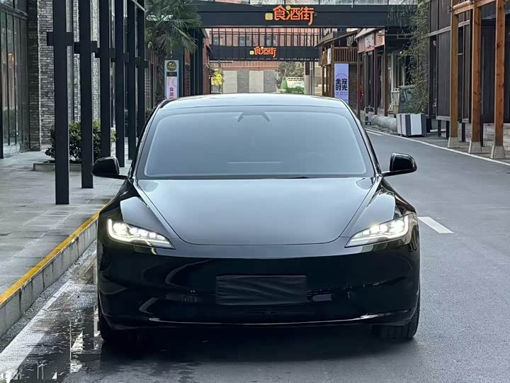 Фото 2 - Tesla Model 3