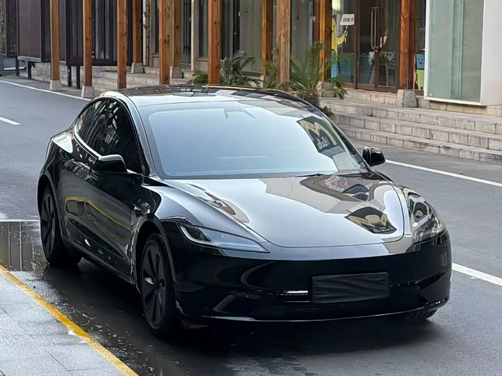 Фото 3 - Tesla Model 3