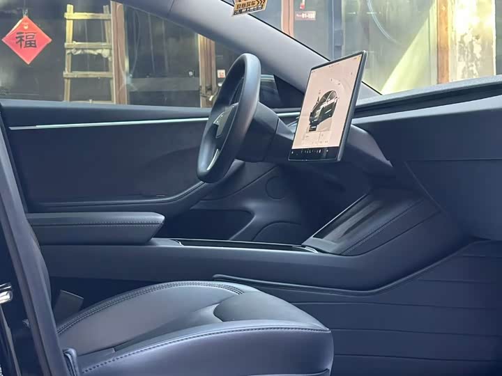 Фото 4 - Tesla Model 3