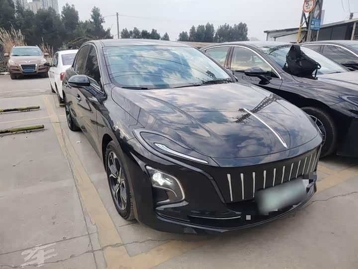 Фото 4 - Hongqi E-QM5