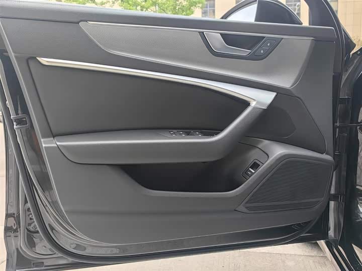 Фото 5 - Audi A6L