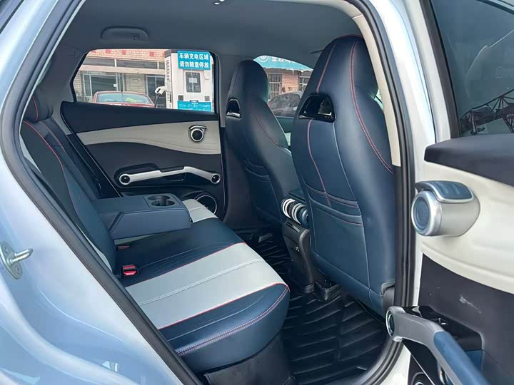 Фото 8 - BYD Yuan Plus