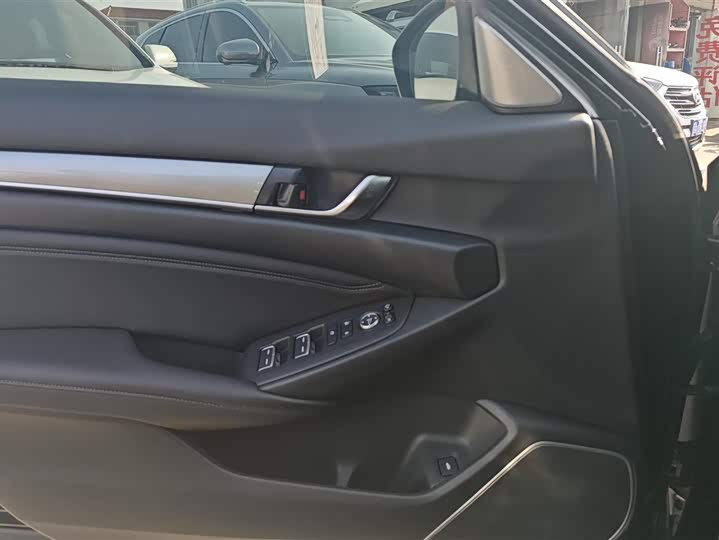 Фото 7 - Honda Accord