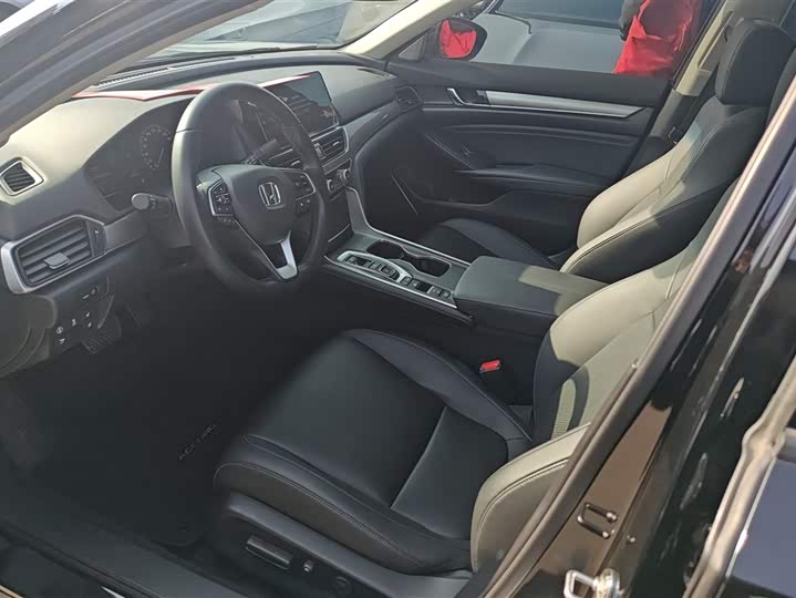 Фото 9 - Honda Accord