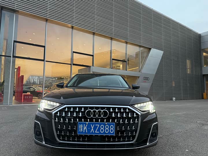 Фото 1 - Audi A8