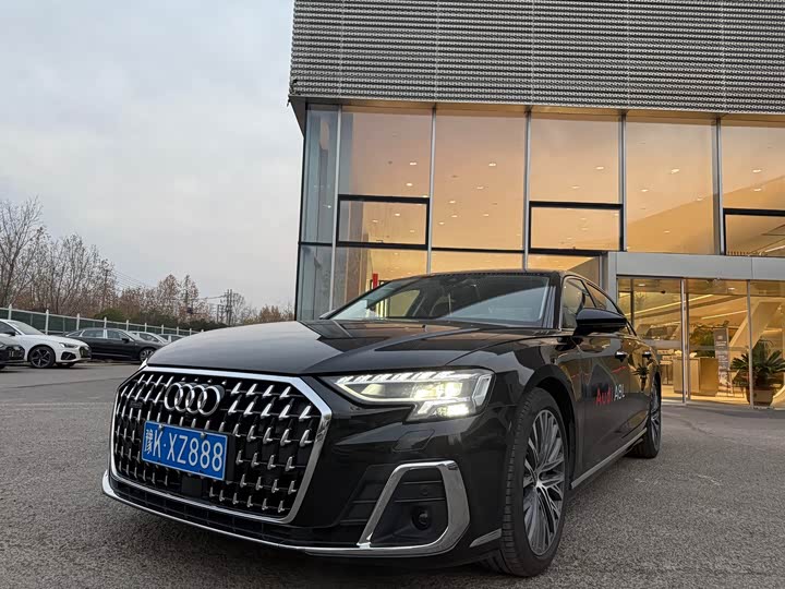 Фото 2 - Audi A8