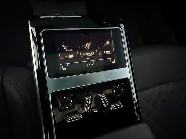 Фото 8 - Audi A8