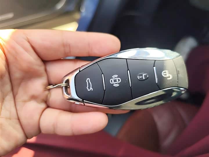 Фото 9 - Hongqi HS5