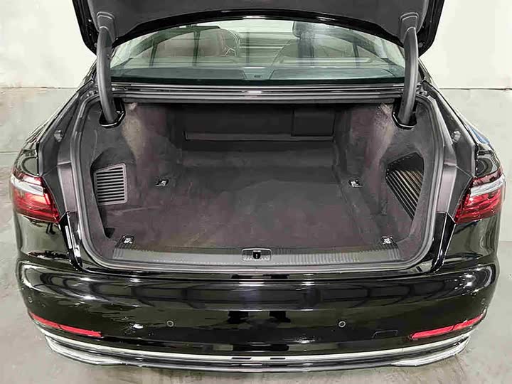 Фото 6 - Audi A8