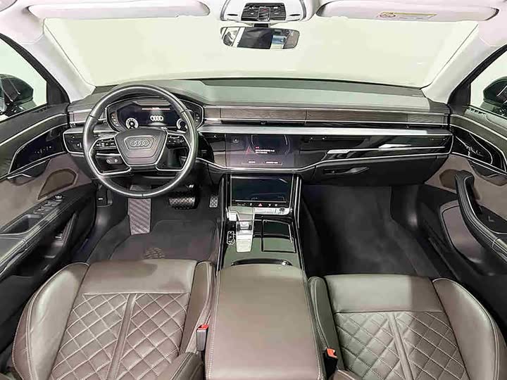 Фото 9 - Audi A8