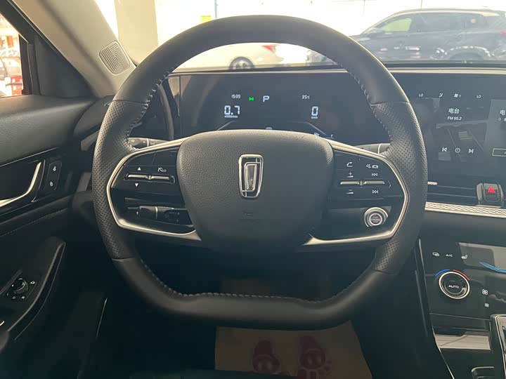 Фото 7 - Bestune B70