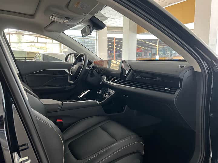 Фото 9 - Bestune B70