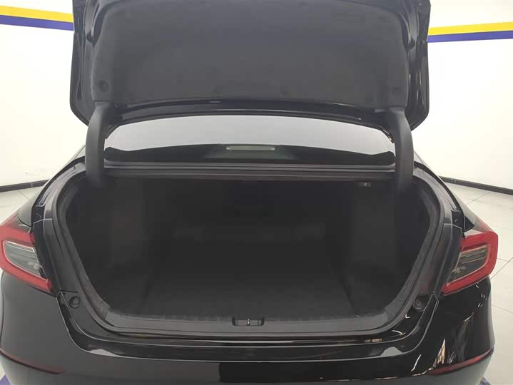 Фото 4 - Honda Accord