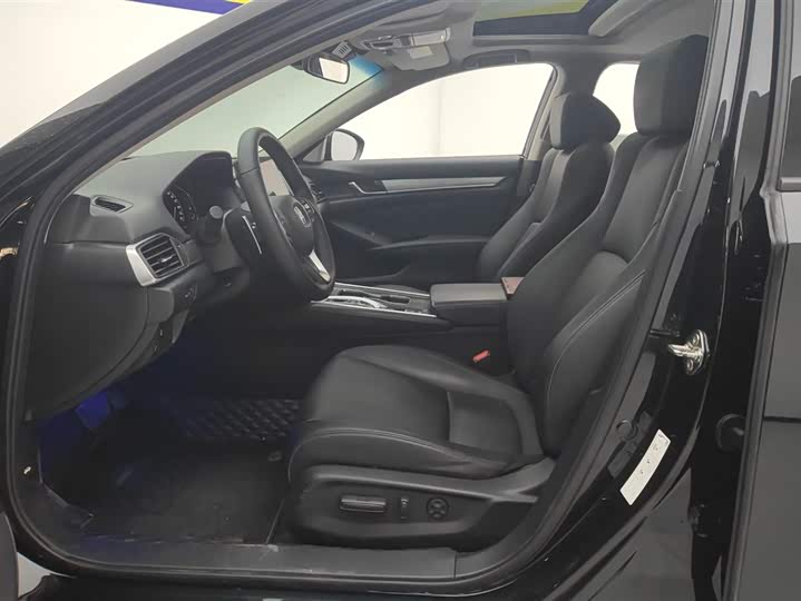 Фото 9 - Honda Accord