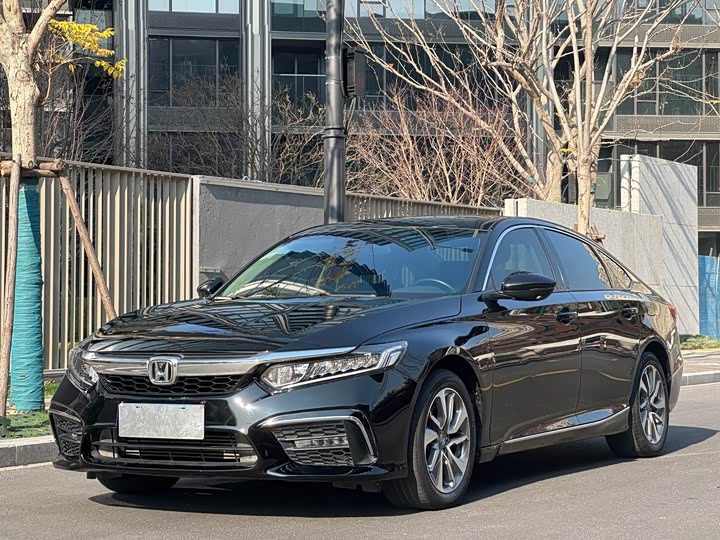 Фото 1 - Honda Inspire