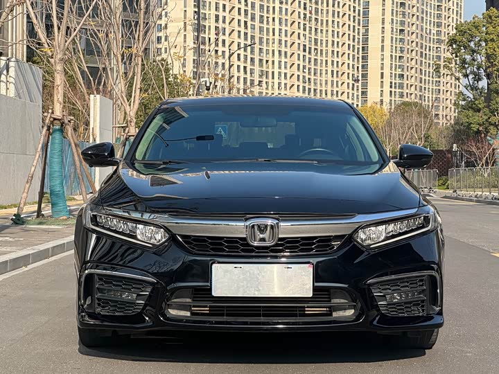 Фото 2 - Honda Inspire