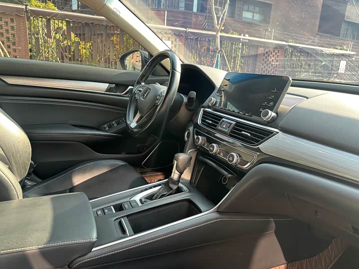 Фото 7 - Honda Inspire