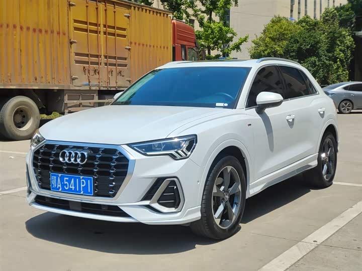 Фото 1 - Audi Q3