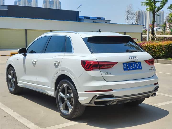 Фото 9 - Audi Q3
