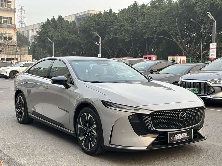 Фото 3 - Mazda EZ-6