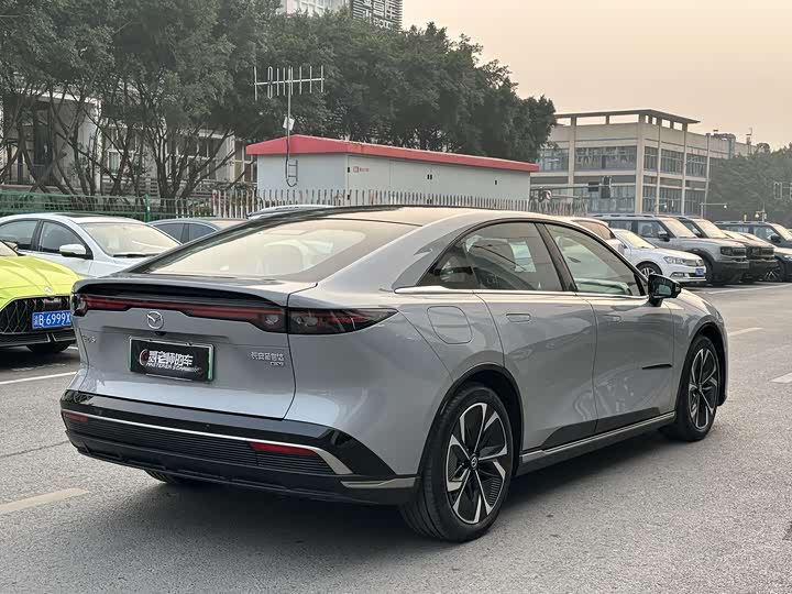 Фото 6 - Mazda EZ-6