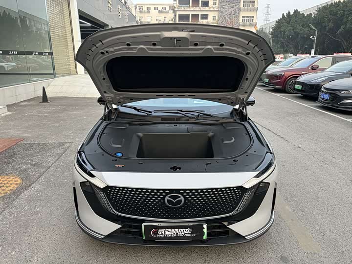 Фото 7 - Mazda EZ-6