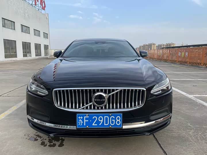 Фото 1 - Volvo S90