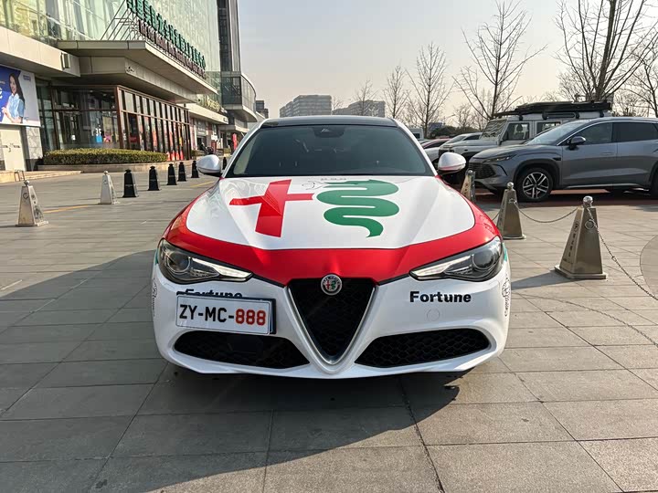 Фото 2 - Alfa Romeo Giulia