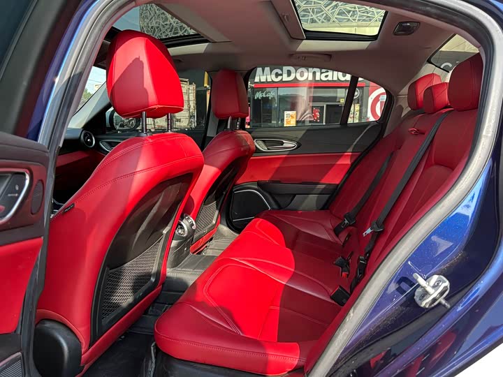 Фото 5 - Alfa Romeo Giulia