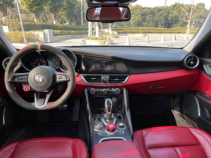 Фото 6 - Alfa Romeo Giulia