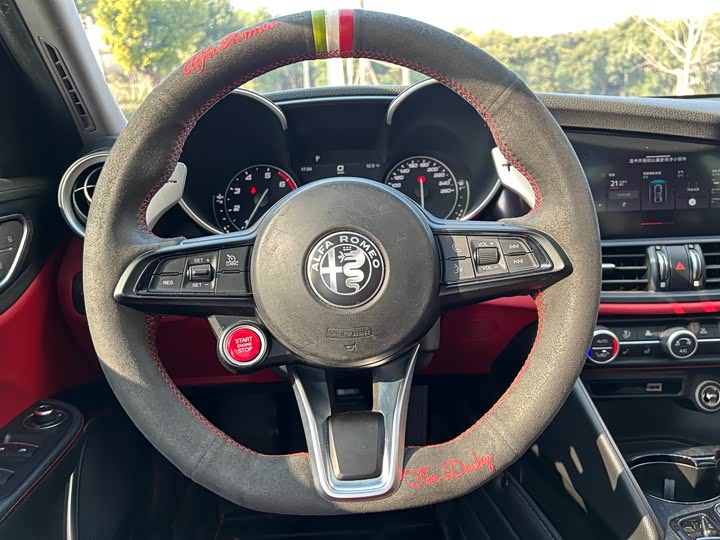 Фото 7 - Alfa Romeo Giulia