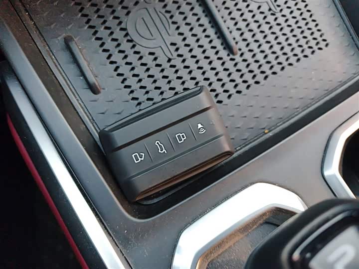 Фото 9 - Tank 400 Hybrid