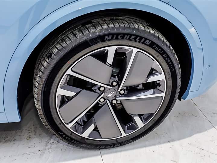 Фото 7 - LiXiang L8