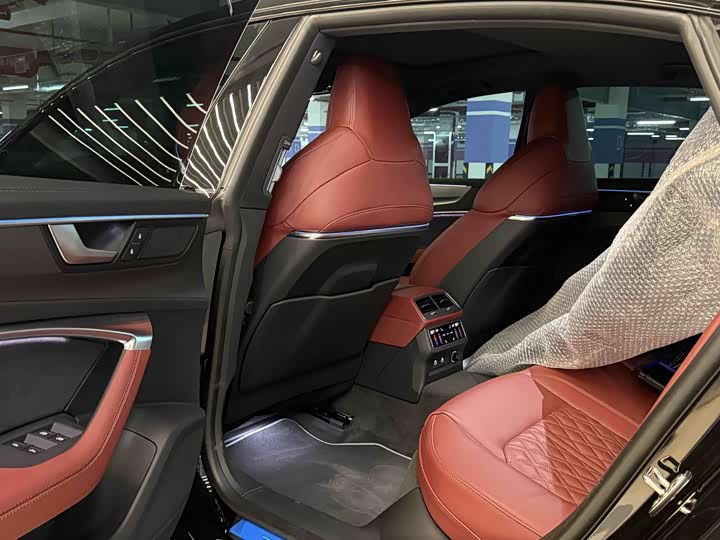 Фото 3 - Audi A7L