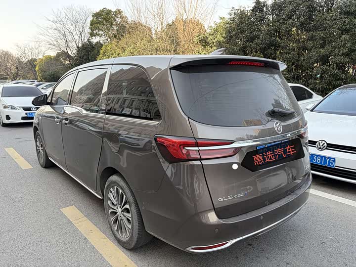 Фото 7 - Buick GL8 ES