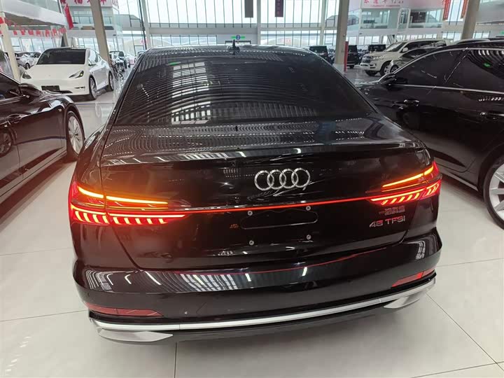 Фото 6 - Audi A6L