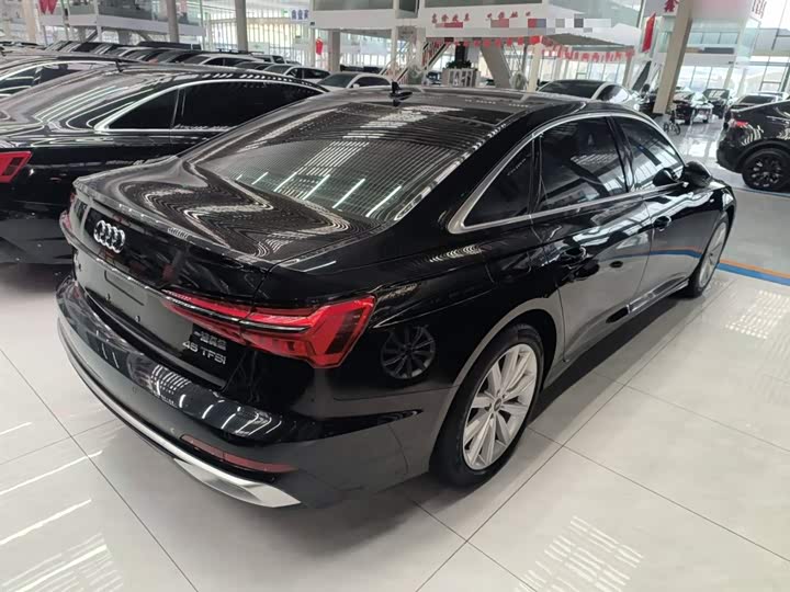 Фото 7 - Audi A6L