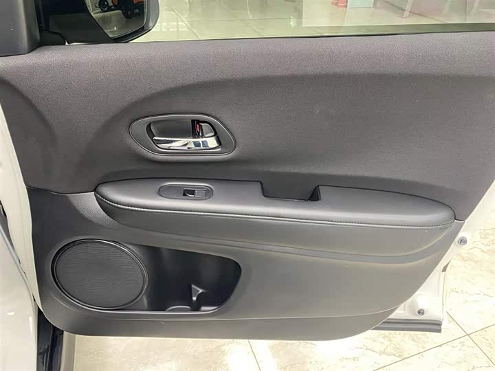 Фото 9 - Honda Vezel