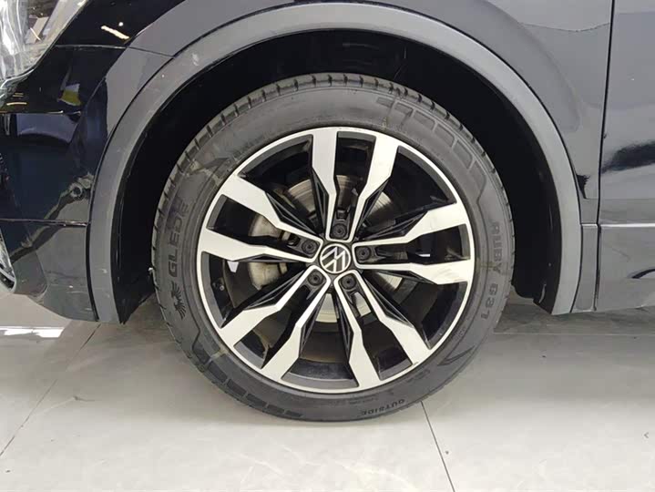 Фото 6 - Volkswagen Tiguan L Pro